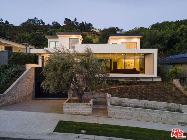 Building Photo - 5208 Sanchez Dr