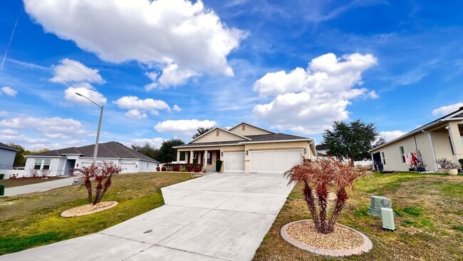 Building Photo - Immaculate 4 BR / 3 BA - With an OFFICE!