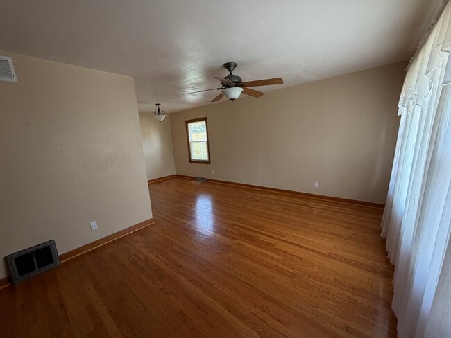 Photo - 10310 Millwood Ave