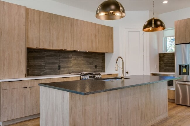 Photo - 400 N Denver St