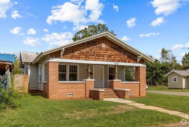 Building Photo - Newly renovated 3 bedroom, 2 bath home wit...