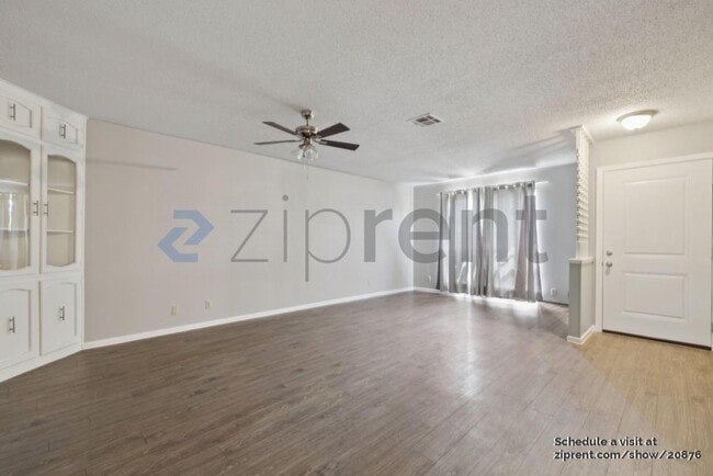 Photo - 8907 Reininger Dr