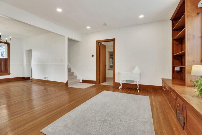 426 W 6th St