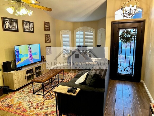 Photo - 4682 W Oakland St