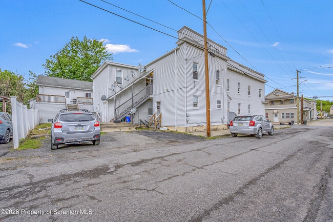 Photo - 114 W Market St