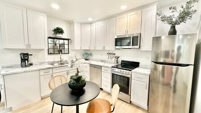 Photo - Beautiful Newer Remodeled Studio Unit in H...