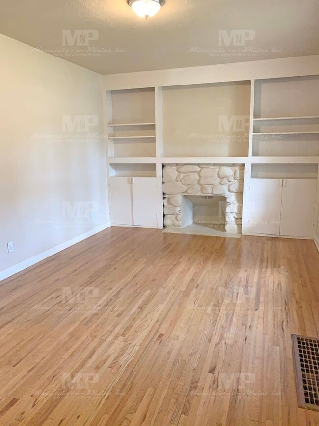 Photo - 645 S Loomis Ave