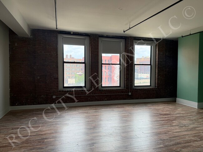 155 Saint Paul #404 Living Space - Hive@155 and Hive Andrews