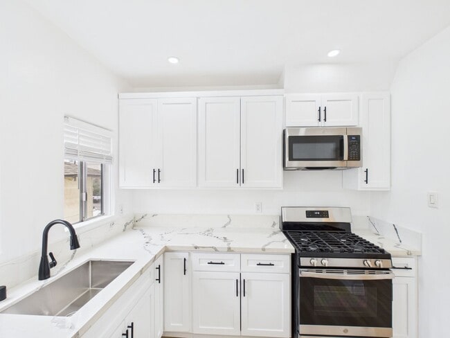 Photo - 1533 E 3rd St Unidad 1535