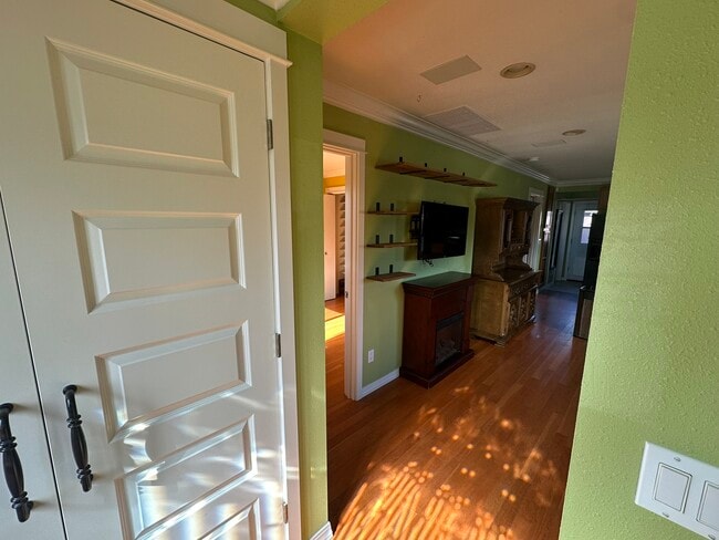 Photo - 701 S 59th St