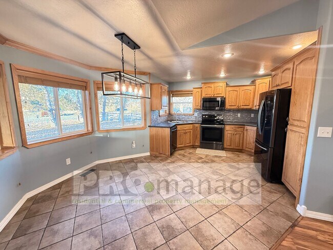 Photo - Spacious 4 Bedroom, 2 Bath – Country Livin...