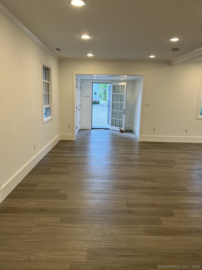 Photo - 693 Boston Post Rd