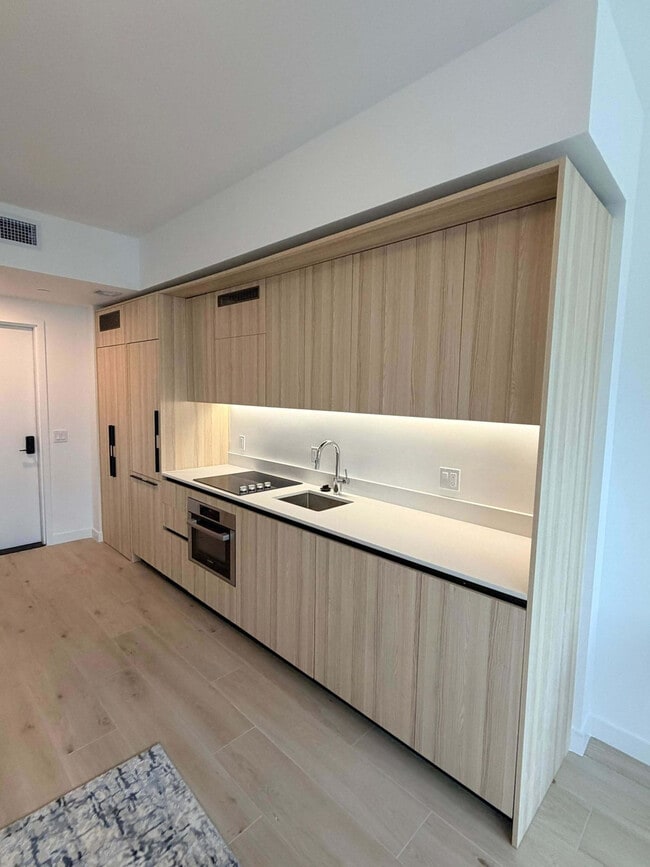 Photo - 225 N Miami Ave Unit FL25-ID1461461P