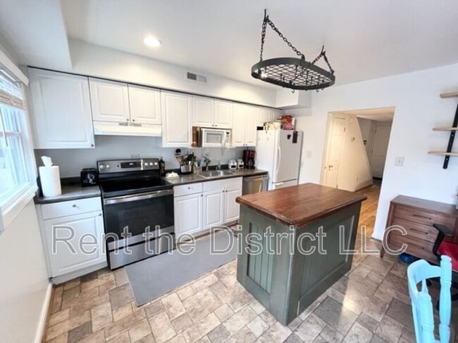 Photo - 109 P St SW