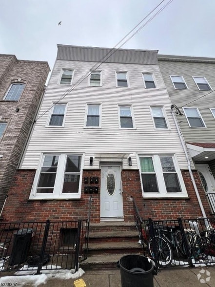Building Photo - 107 Magazine St Rental