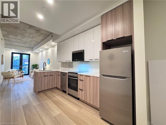 Photo - 169 James St S Unité 401