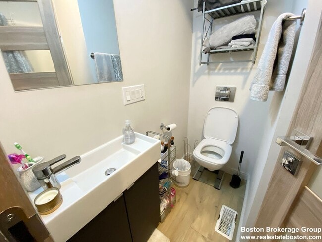 Renovated 4 Bed/2 Bath w/ In-Unit Laundry ... - Renovated 4 Bed/2 Bath w/ In- House Unit Laundry ...