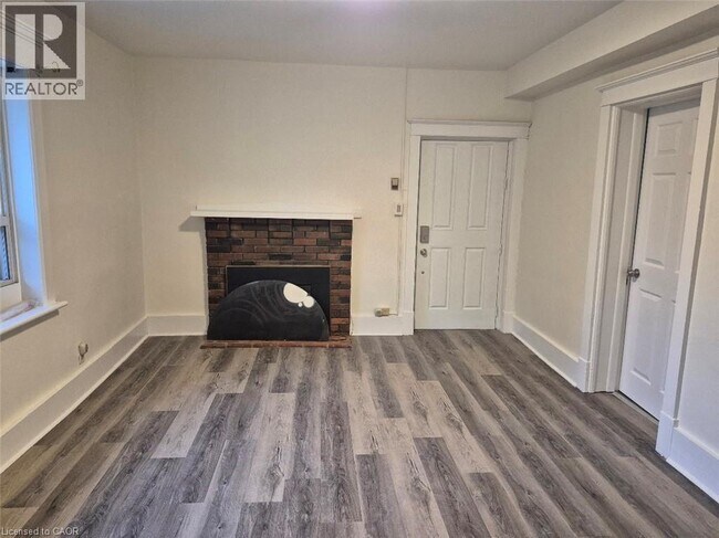 Photo - 69 Ontario St