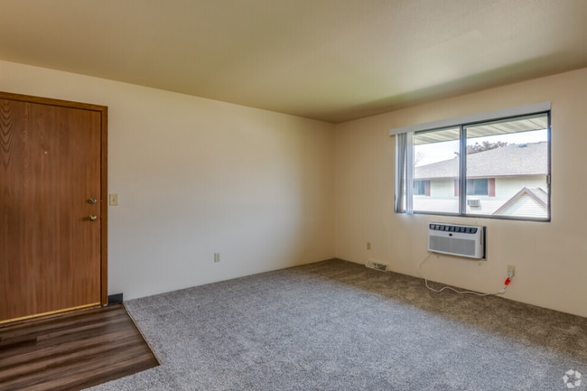 Maple Court Apartments