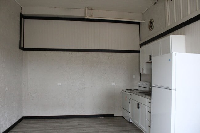 Building Photo - 26093 W Mondovi St Unit 2 Rental