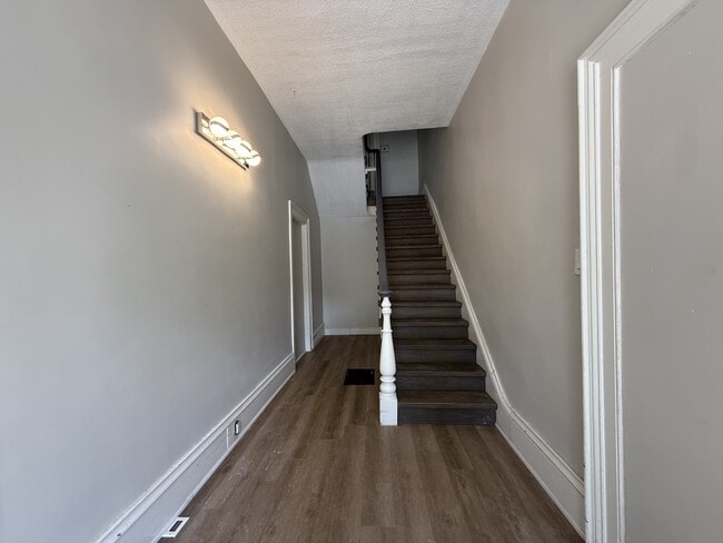 Photo - 332 Dalhousie St Unit B (Front- Upper)