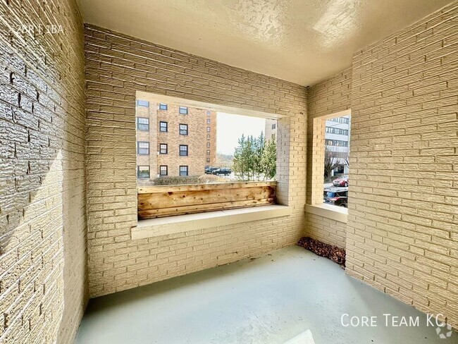 Building Photo - Charming 2 Bed on the Plaza For Rent Unit 102 Rental