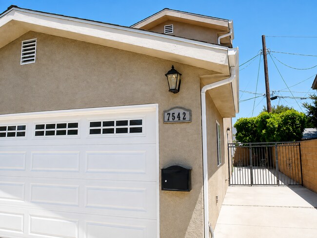 Photo - 7542 Denny Ave