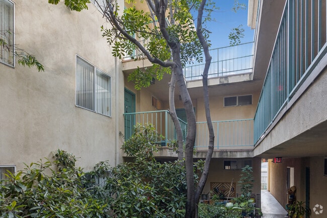 Lobby/Atrium - 4230 S Centinela Ave