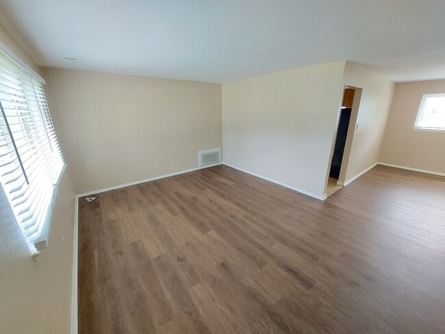Photo - 329 Bernice Pl
