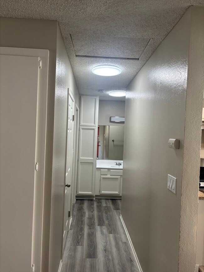 1x1 hallway