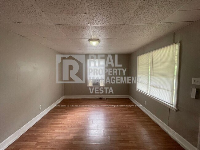 Photo - 3419 Walker St