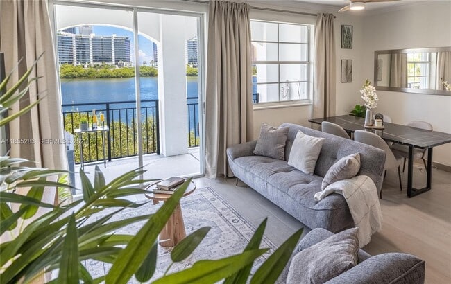 Building Photo - 3255 NE 184th St Unit 12407