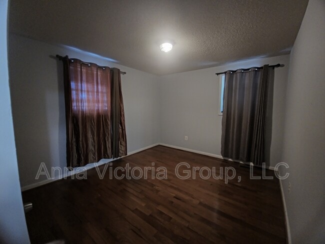 Photo - 2317 Roslyn Ave