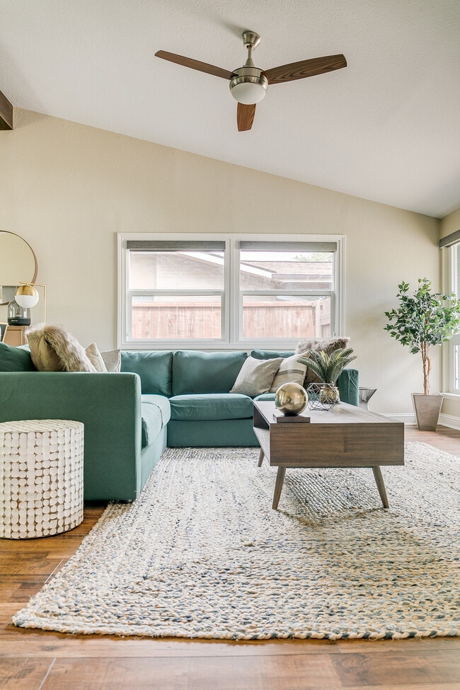 Building Photo - 12005 Cromwell Dr