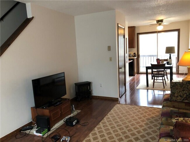 Photo - 92 Cynthia Ln Unidad D4