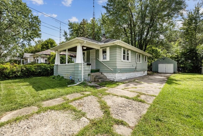 Building Photo - 819 Victoria Ave Rental