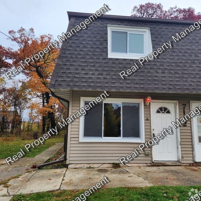 Building Photo - Updated 3 Bedroom Duplex Rental