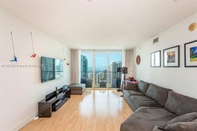 Photo - 325 S Biscayne Blvd Unidad 325 S Biscayne Blvd  3915