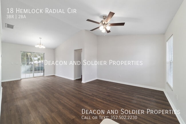 Photo - 18 Hemlock Radial Cir