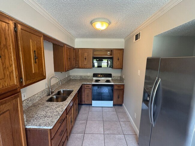 Photo - 932 Asheville Dr