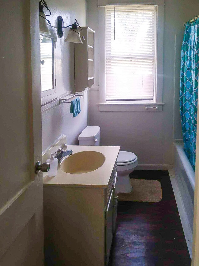 Photo - 3207 Logandale Ave