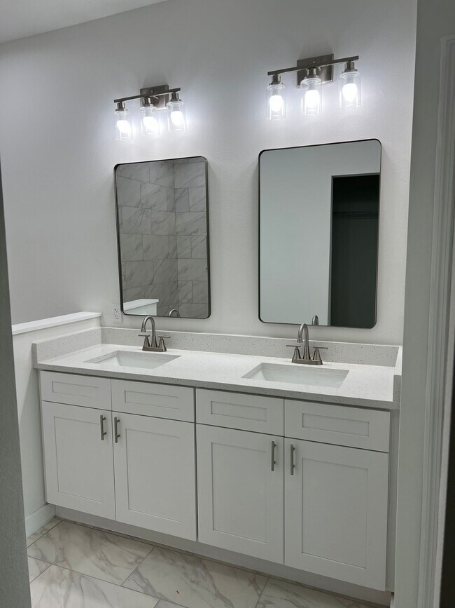 Photo - 691 San Filippo Dr SE