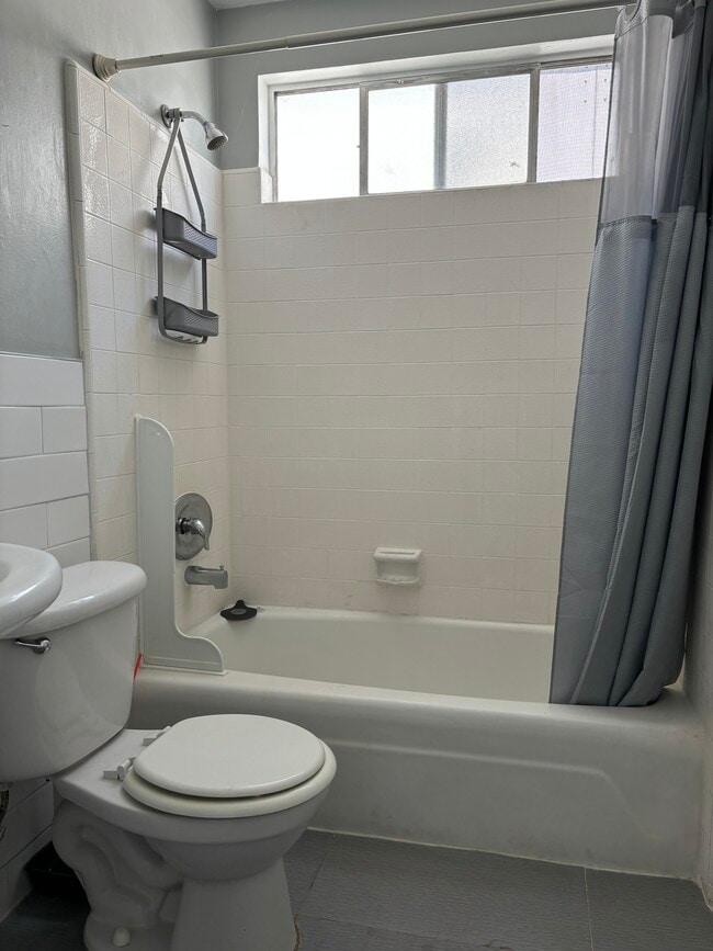 Photo - 2420 Pacific Ave Unit D