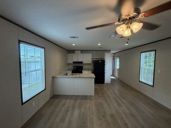 Photo - 131 Lakeside Garden Cir