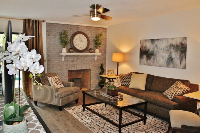 Photo - 7805 Renaissance Ct Unit B