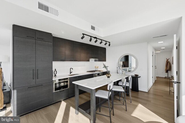 Building Photo - 269 19th Ct S Unit PH2302