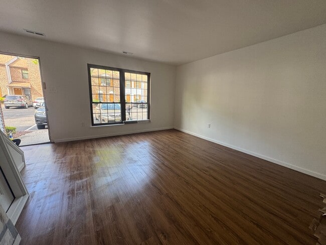 Photo - 225 W Leeds Ave