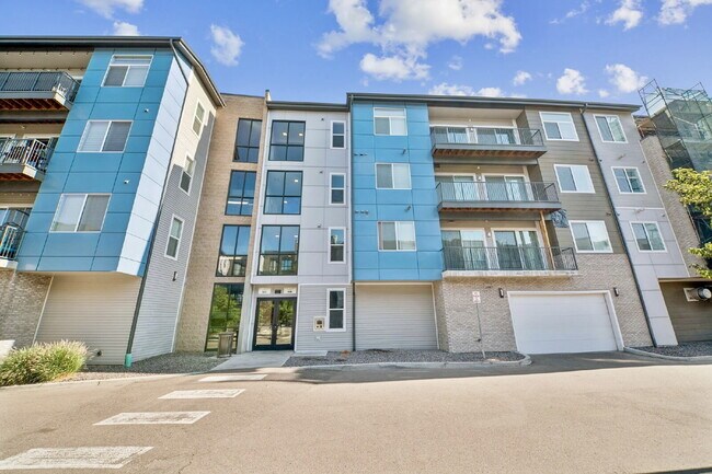 Building Photo - Don’t Miss Out on this 2 Bed/2 Bed in Litt... Unit 306