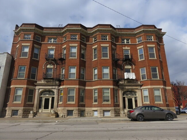 Photo - 604 W 3rd St Unit 3B