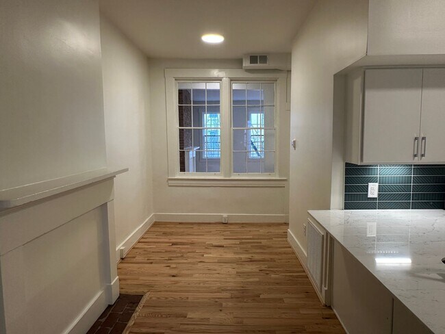 Photo - 1307 Main St Unit 2 (AMI)